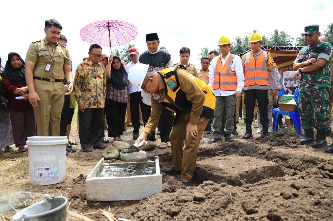 Pj Wali Kota Letakkan Batu Pertama Pembangunan Gedung Kampus